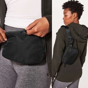 Lululemon Everywhere Belt Bag *1L - Black